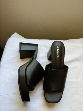 🖤 SODA Black Platform Slide Heels 🖤Size 9